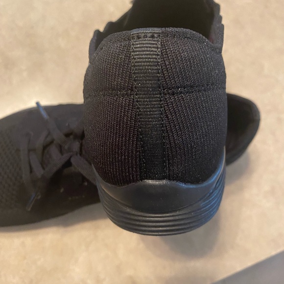 Skechers Seager 7M New In Box Sneakers black knit - Picture 3 of 5